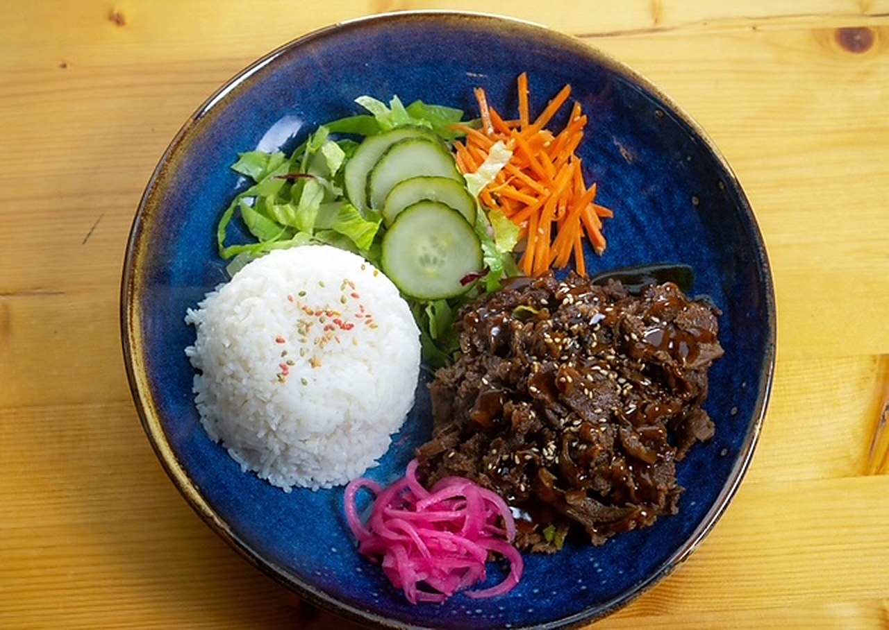 Yakiniku – strimlat nötkött med ris och teriyaki